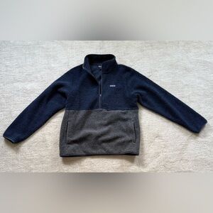 Patagonia Men's Navy and Gray Sweater
